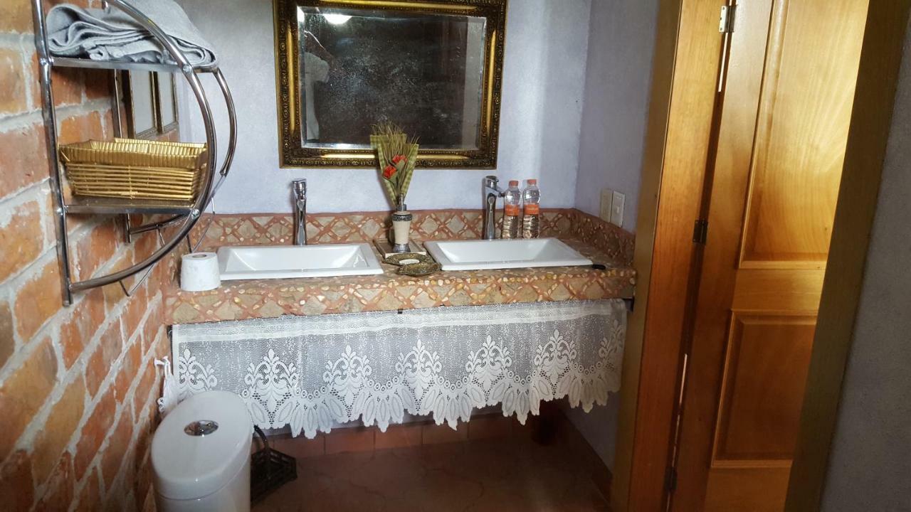 La Casona Azul Bed N Breakfast Santa Rosa de Jauregui エクステリア 写真